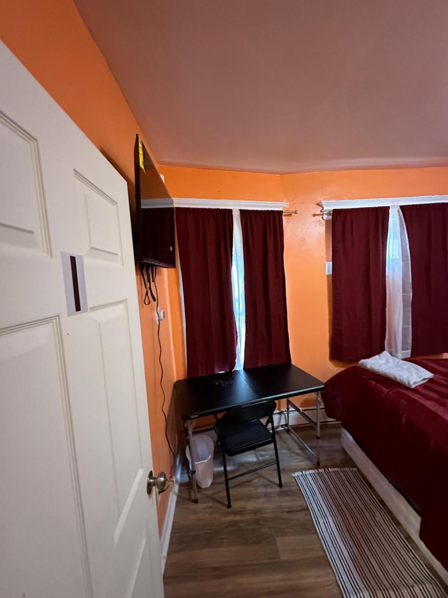 Fidellia Iron Room, Queen Bed Minutes From Newark Liberty International Airport And Newark Penn Station Экстерьер фото